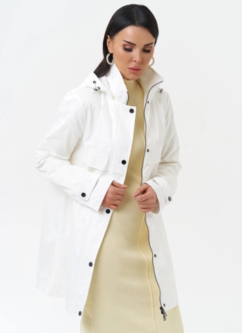 Плащ женский белого цвета