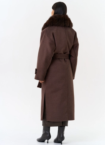 Женское утепленное пальто с отделкой из меха песца фото