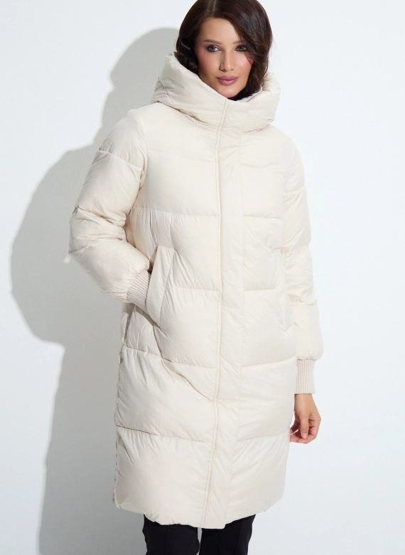 Женский пуховик с капюшоном фото