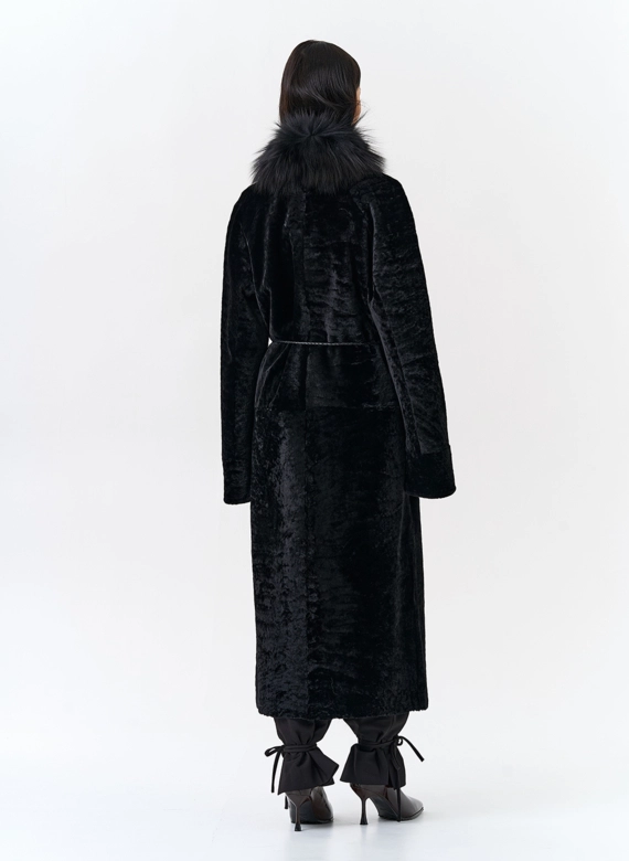 Женская дубленка с отделкой из меха лисы